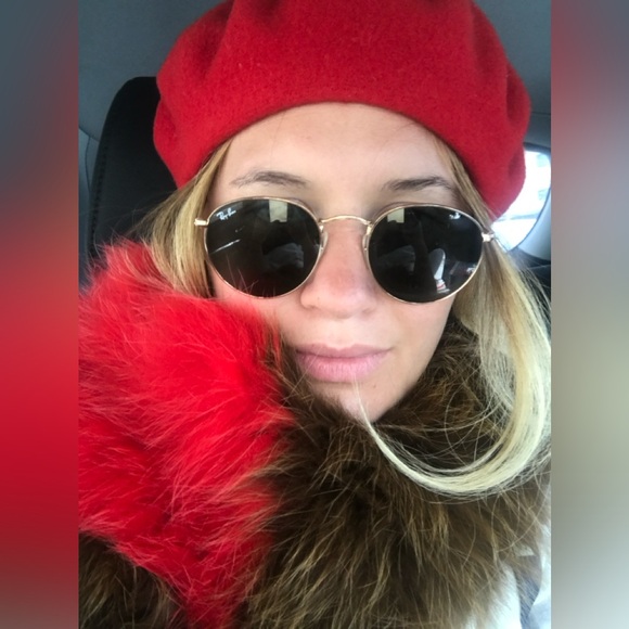 Meet your Posher, Jessica - Picture 3 of 16